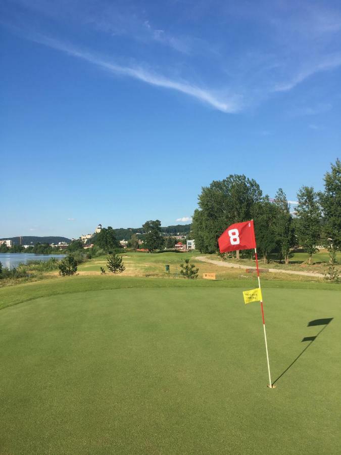 Greenbay Golf Apartments Trenčín Buitenkant foto