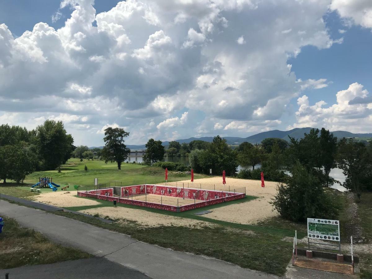 Greenbay Golf Apartments Trenčín Buitenkant foto