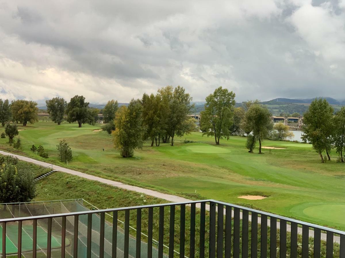 Greenbay Golf Apartments Trenčín Buitenkant foto